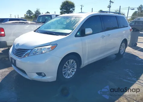 2016 Toyota Sienna Xle 8 Passenger z USA, uszkodzony, nr VIN 5TDYK3DC8GS727896
